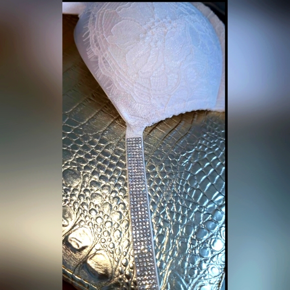 Victoria Secret push-up bra - Picture 3 of 4